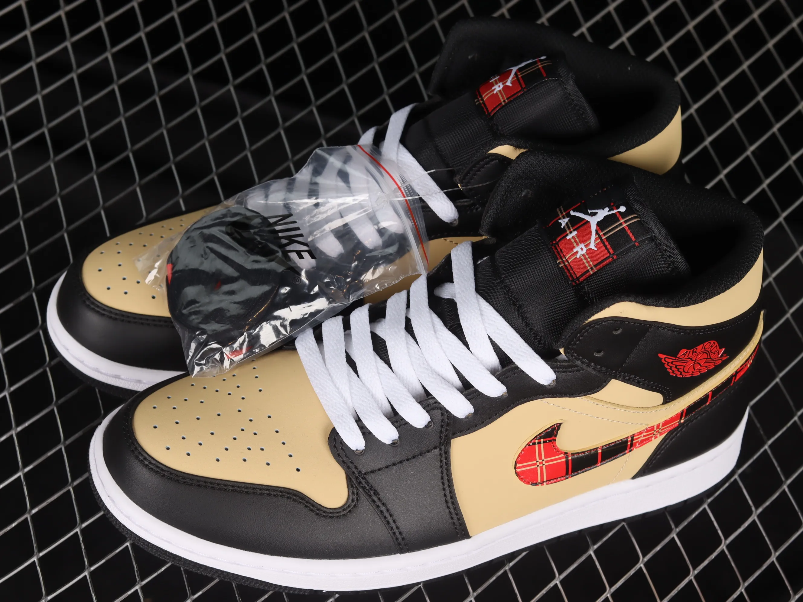 All categories Air Jordan Jordan series basketball shoes Air Jordan 1 Mid G version pure original Air Jordan 1 Mid "Tartan Swoosh" AJ1 Joe 1 plaid skirt black brown red Zhongbang basketball shoes DZ5329-001